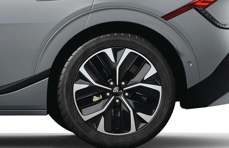 Replacement of flat tyre with the spare tyre in Kia Cars